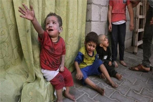 بعض أطفال غزة المشردين إزاء تداعيات الحرب الإسرائيلية - صورة أرشيفية 