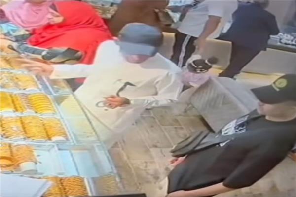 أمن الجيزة يكثف جهوده لكشف هوية لصوص محل أميرة الذهب