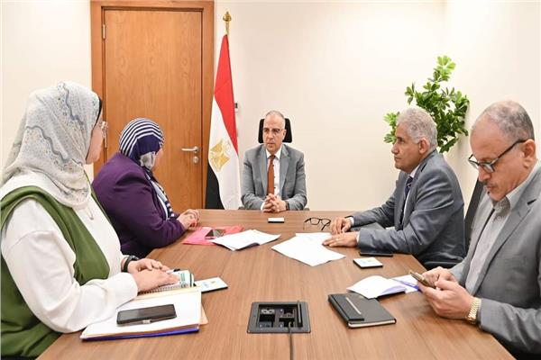 وزير الري خلال لقائه عدد من أعضاء مجلس النواب