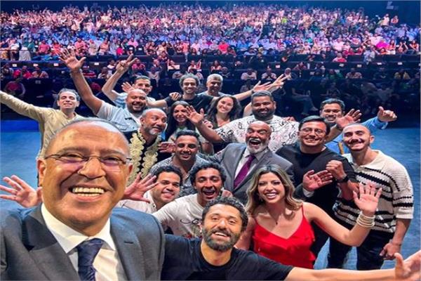 ابطال مسرحية البنك سرقوه