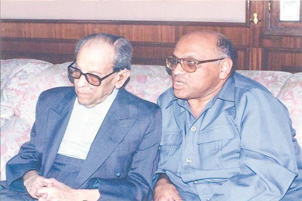 نجيب محفوظ فى مرآة هؤلاء