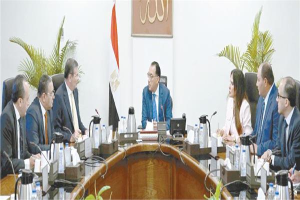 رئيس الوزراء فى اجتماع لضبط منظومة توزيع الأسمدة