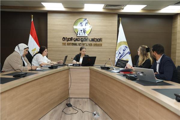 قومي المرأة يجتمع مع الوكالة الفرنسية