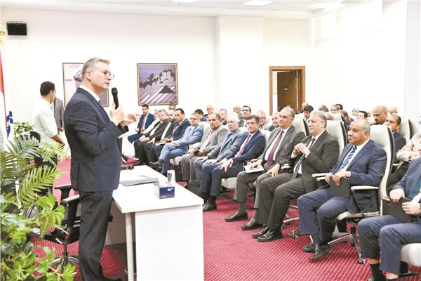 وزير البترول خلال اجتماعه مع شركاء الإنتاج