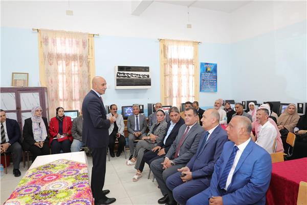 وزير التربية والتعليم والمعلمين المحالين على المعاش بالسويس
