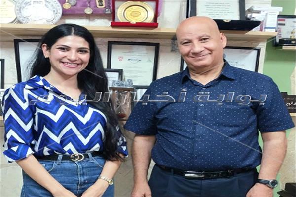 الخبير النفسي جمال فرويز مع محررة بوابة أخبار اليوم 