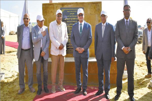 وزير الإسكان أثناء وضع حجر أساس المجمع الصناعى الأخضر بالعلمين الجديدة