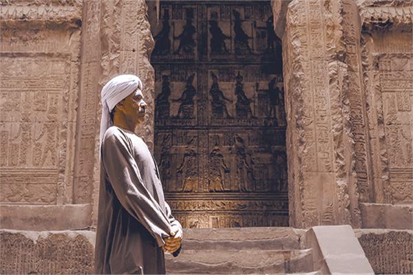 الشيخ عارف حارس معبد دندرة