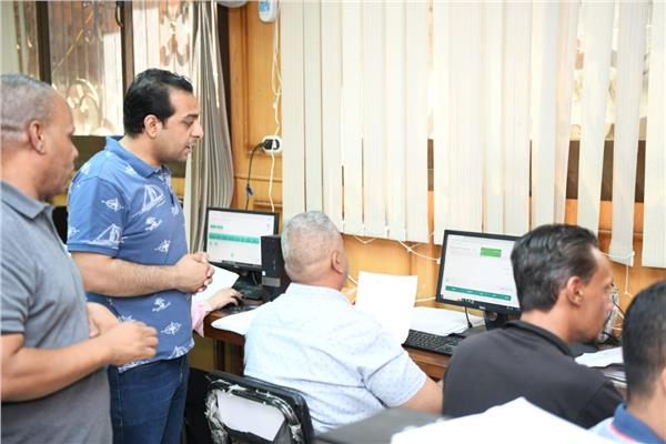 الدكتور حازم عمر نائب محافظ قنا