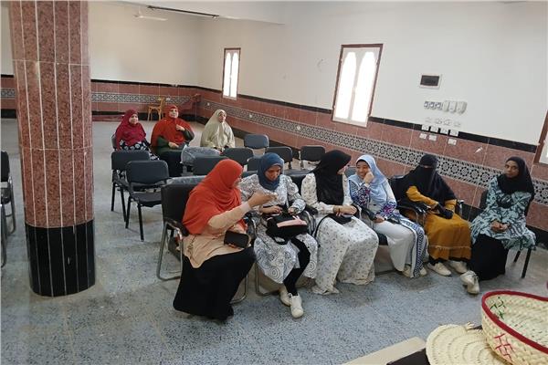  برنامج تدريبي للمشغولات اليدوي للفتيات بالوادى الجديد