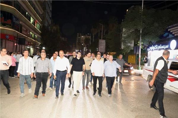 المهندس حازم الأشموني محافظ الشرقية خلال الجولة التفقدية 