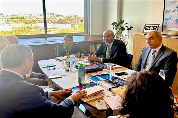 لقاء وزير التربية والتعليم بمدير قسم السياسات وأنشطة التعلم مدى الحياة باليونسكو