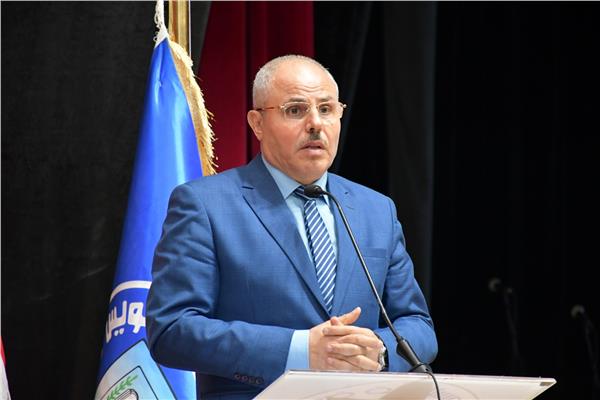  الدكتور ناصر مندور رئيس جامعة قناة السويس
