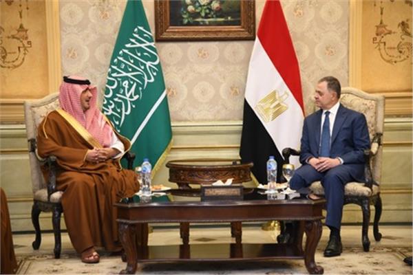 وزير الداخلية خلال استقباله نظيره السعودي