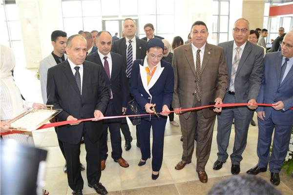 وزيرة البيئة تفتتح معرض الشرق الأوسط الدولي لصناعة الورق والكرتون  