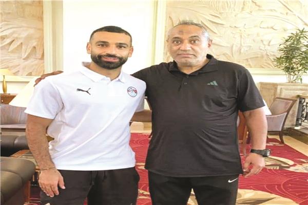 صلاح خلال استقباله لمصطفى قرنى