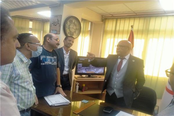 وكيل وزارة الصحة بقنا خلال تفقده المنشآت الصحية