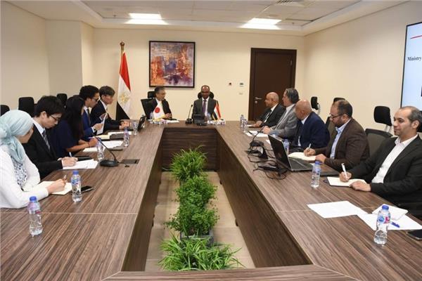 نائب وزير الإسكان يلتقي سفير اليابان
