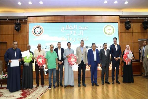 الزراعة توزيع 5 آلات و 12 عقد على منتفعي الإصلاح خلال احتفال عيد الفلاح بالدقهلية