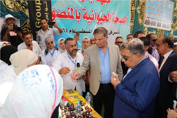 جانب من افتتاح المنفذ