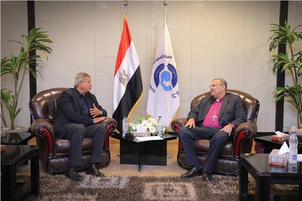 رئيس الطائفة الإنجيلية بمصر يلتقي المهندس خالد عبد العزيز