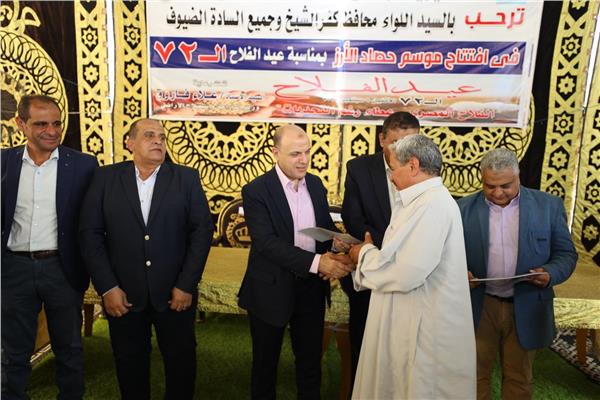 تسليم عقد تقنين للمنتفعين