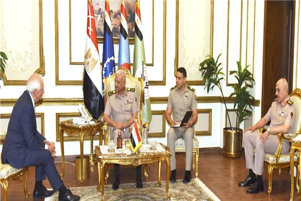  وزير الدفاع والإنتاج الحربى يلتقى الممثل الأعلى للسياسة الخارجية بالاتحاد الأوروبي