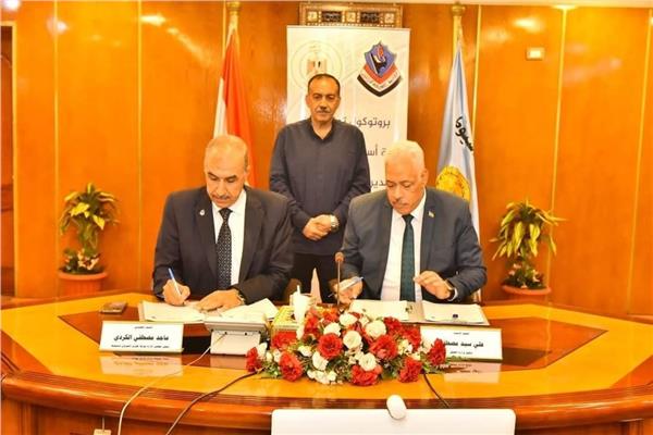 بروتوكول تعاون لـ«العمل» و  شركة لتكرير البترول