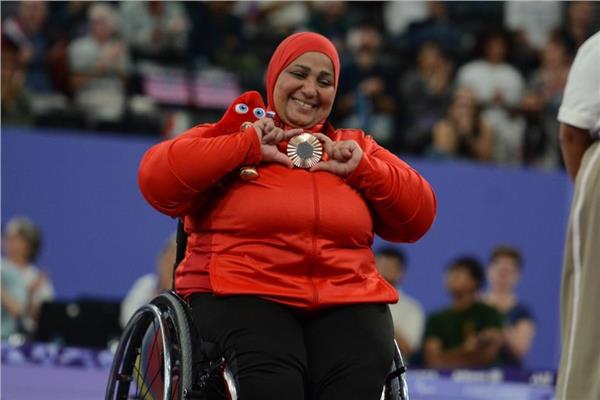 نادية فكري لاعبة منتخب مصر لرفع الأثقال البارالمبي