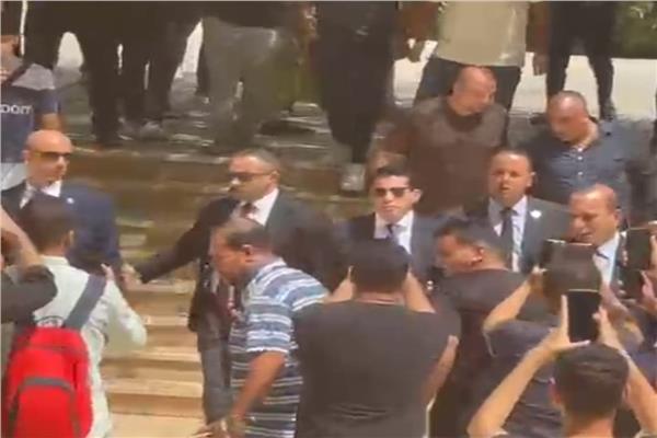 وزير الشباب والرياضة يصل  جنازة ايهاب جلال