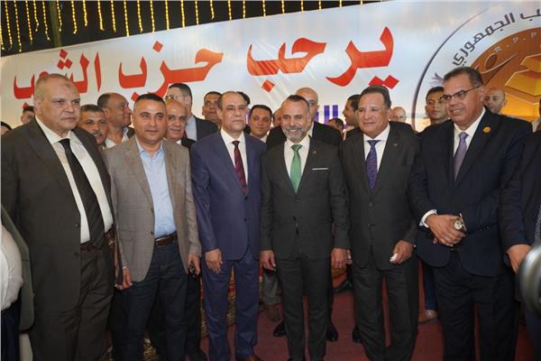 حزب الشعب الجمهوري بالفيوم يفتتح معرضًا "للأثاث الدمياطي" 