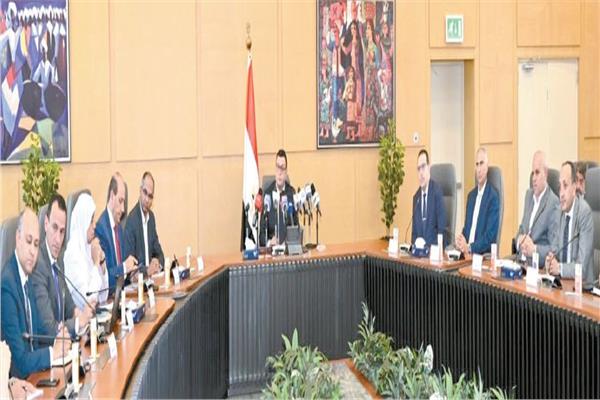 وزير الإسكان يعلن عن طرح وحدات سكنية ضمن «سكن لكل المصريين» فى مؤتمر صحفى