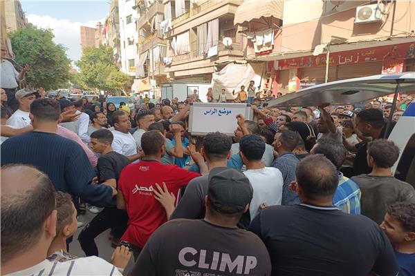 أهالي مدينة شبرا الخيمه بمحافظة القليوبية يشيعون جثمان الشاب "محمود علي"