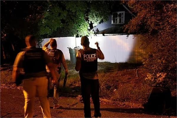 عملاء جهاز الخدمة السرية يتفقدون موقع حادث محاولة اغتيال ترامب
