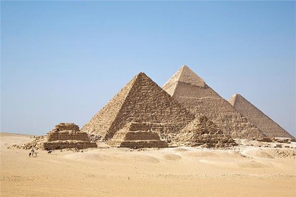 ظاهرة غريبة فوق الأهرامات تعطل الأقمار الصناعية