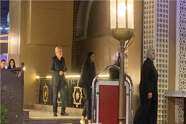 أشرف زكي يصل عزاء الراحلة ناهد رشدي بمسجد الشرطة 