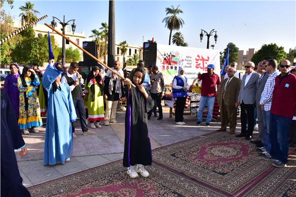بمشاركة كافة الجهات الحكومية بالمحافظة محافظ الاقصر يدشن مبادرة " بداية "