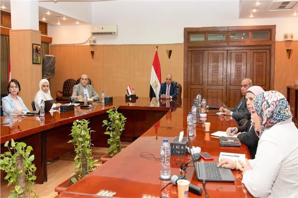 وزير الري يتابع اجراءات تطوير الخطة القومية للموارد المائية حتى 2050