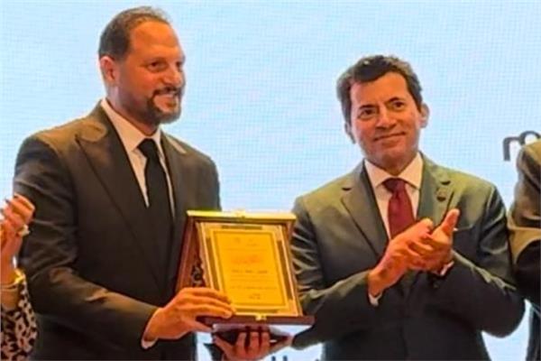 وزير الشباب والفنان عماد زيادة