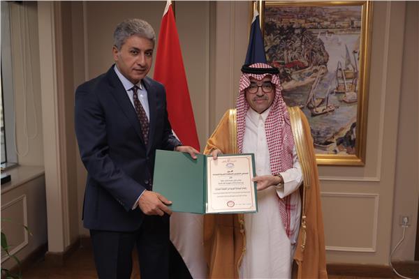  شريف فتحي وزير السياحة والآثار والدكتور بندر بن فهد آل فهيد رئيس المنظمة العربية للسياحة 