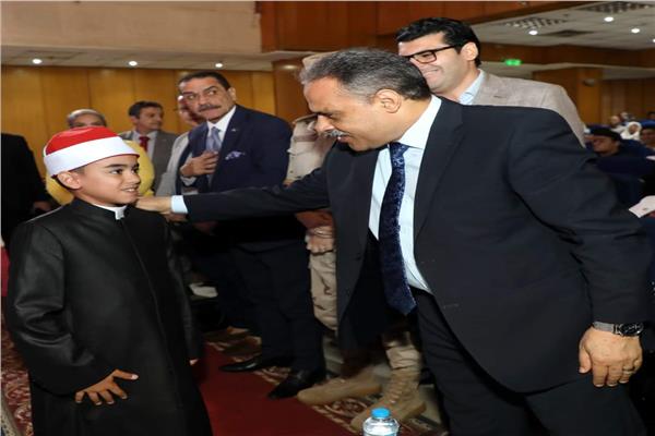 تكريم أوائل شهادات الثانوية العامة والفنية والأزهرية والإعدادية والتعليم 