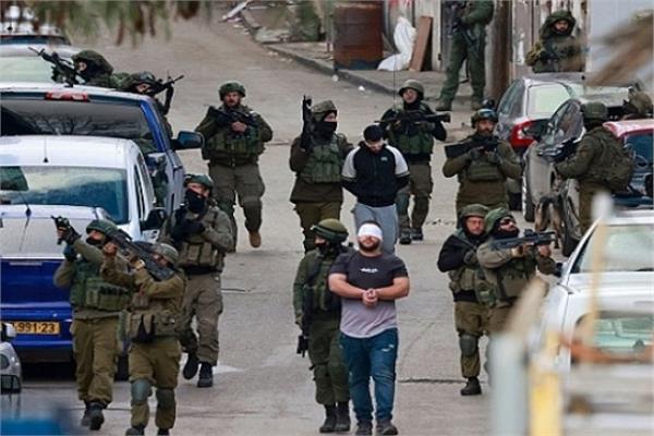 قوات الاحتلال الإسرائيلي تعتقل عددًا من الفلسطينيين بالضفة - صورة أرشيفية 