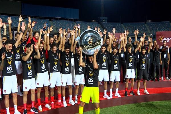تتويج الأهلي بالدوري