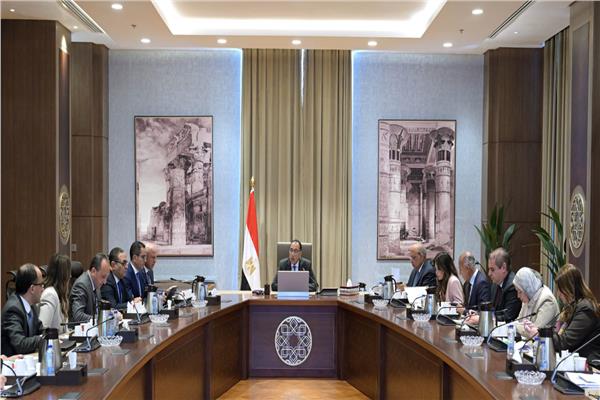 رئيس الوزراء يعقد اجتماعاً لبحث آلية تعديل حدود الكربون