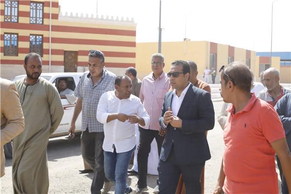  نائب محافظ قنا يشهد بدء تشغيل شادر نجع حمادي الجديد