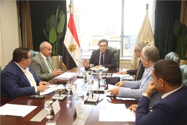 اجتماع وزير الثقافة مع رؤساء القطاعات المشاركة في "بداية جديدة لبناء الإنسان"