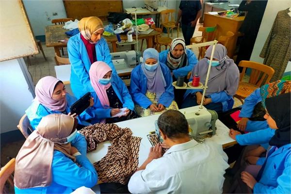 وزارة العمل تدرب القرى على 49 مهنة حرفية مختلفة