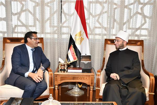 وزير الأوقاف يستقبل نقيب الصحفيين