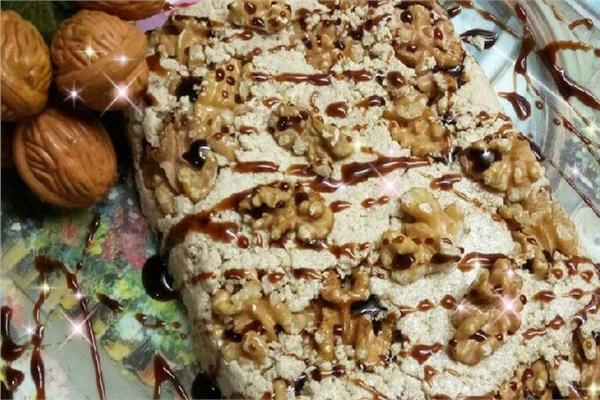 ■ الحلاوة الطحينية والمكسرات