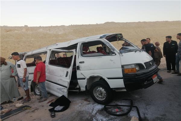  انقلاب ميكروباص بصحراوي قنا